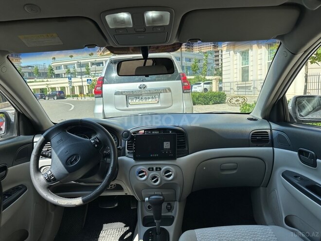 Hyundai Accent-13