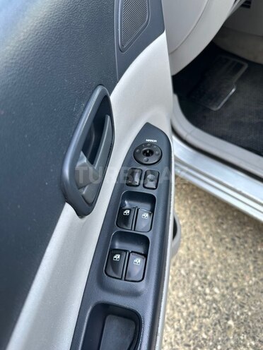Hyundai Accent-18
