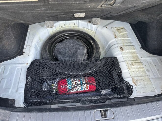 Hyundai Accent-15