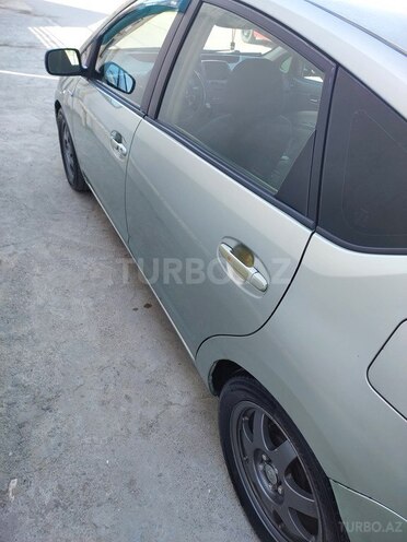 Toyota Prius-4
