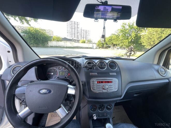 Ford Transit Connect-8