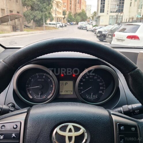 Toyota Land Cruiser Prado-5
