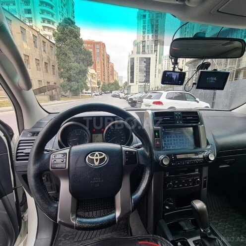 Toyota Land Cruiser Prado-6