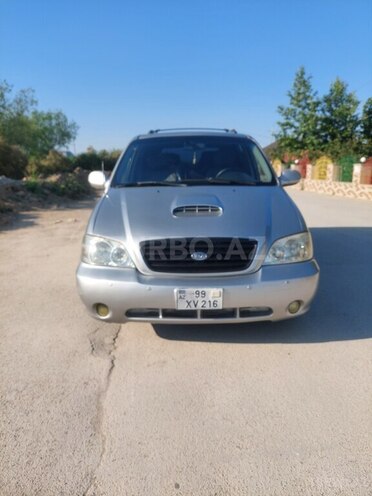 Kia Carnival-1