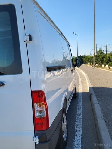 Ford Transit-5