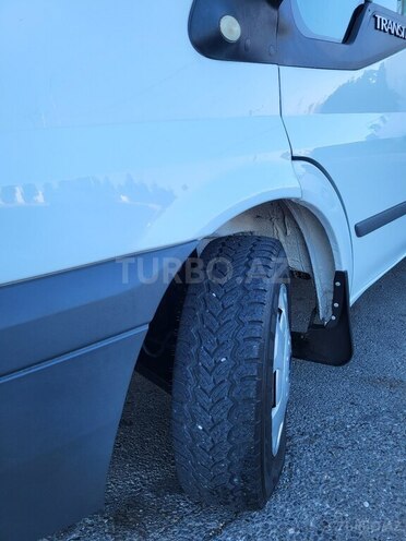 Ford Transit-12