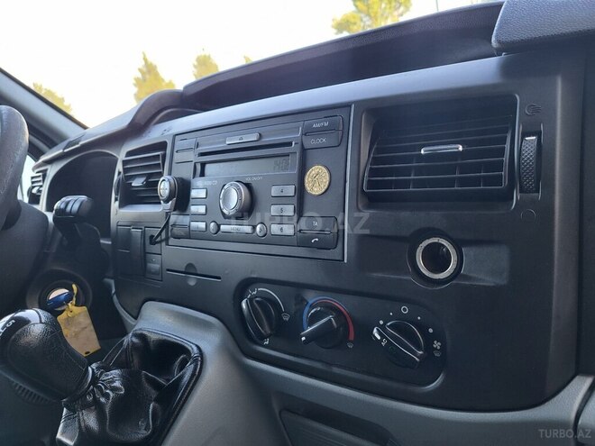 Ford Transit-11