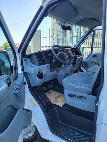 Ford Transit-16
