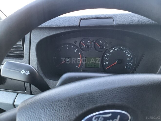 Ford Transit-19