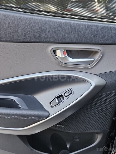 Hyundai Santa Fe-13