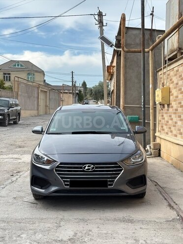 Hyundai Accent-1