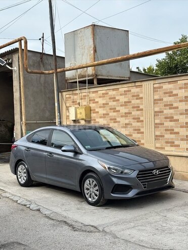 Hyundai Accent-4