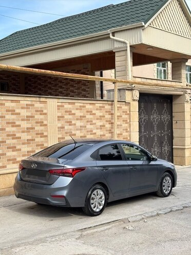 Hyundai Accent-7