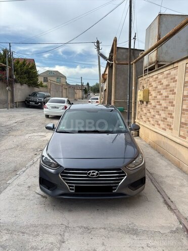 Hyundai Accent-2