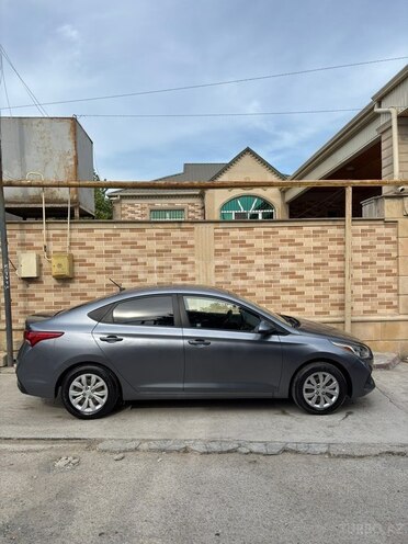 Hyundai Accent-5