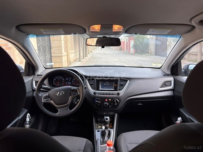 Hyundai Accent-11