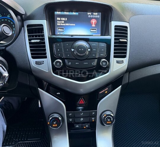 Chevrolet Cruze-12
