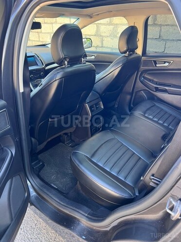 Ford Edge-13