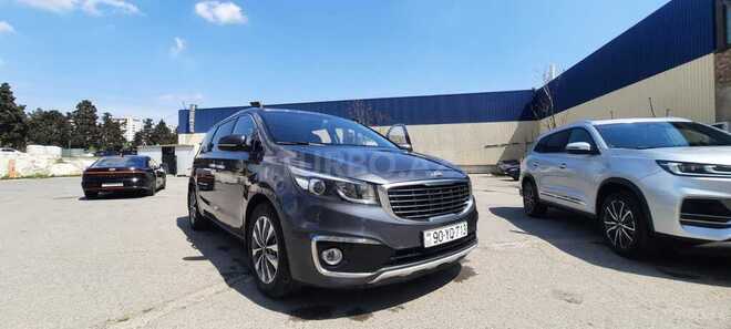 Kia Carnival-1