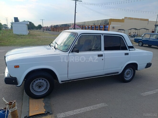 LADA (VAZ) 2107-2