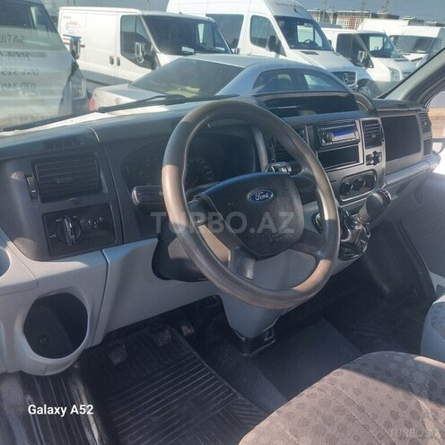 Ford Transit-3