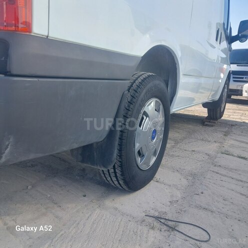 Ford Transit-8