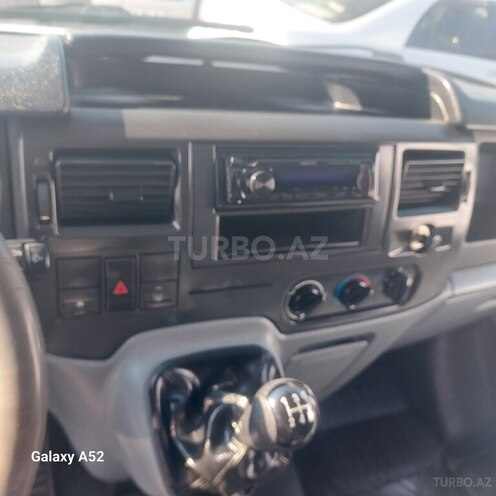 Ford Transit-14