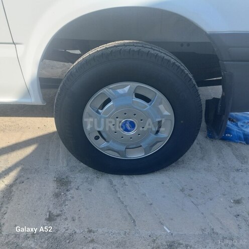Ford Transit-20
