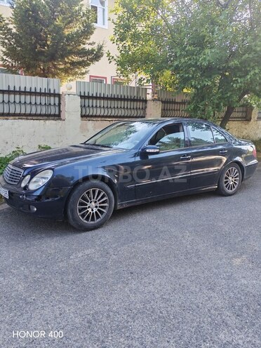 Mercedes E 270-2