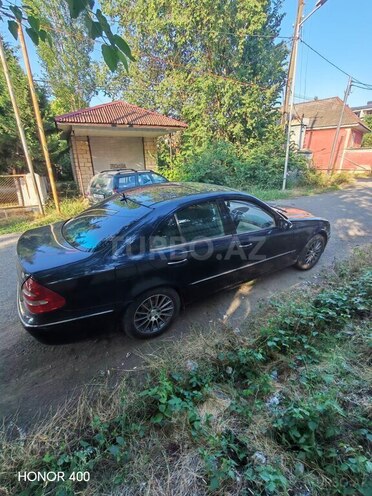 Mercedes E 270-3
