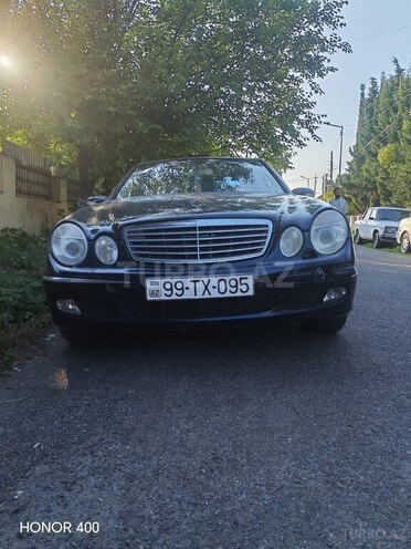 Mercedes E 270-1