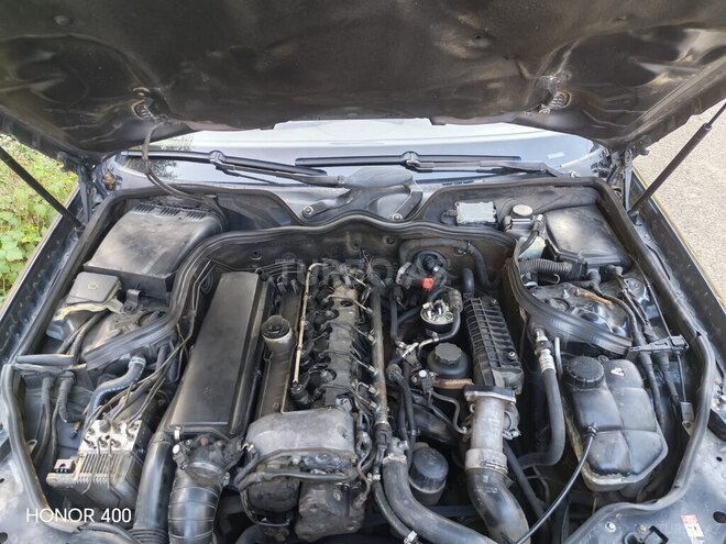 Mercedes E 270-5