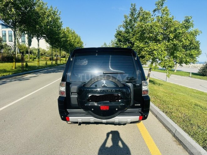 Mitsubishi Pajero-2
