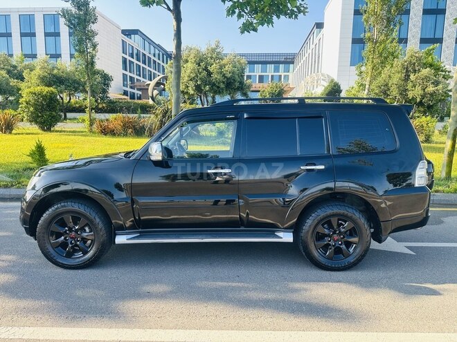 Mitsubishi Pajero-7