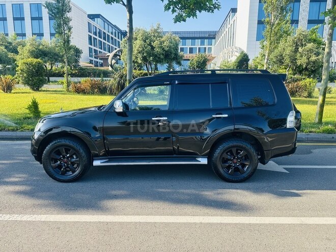Mitsubishi Pajero-5