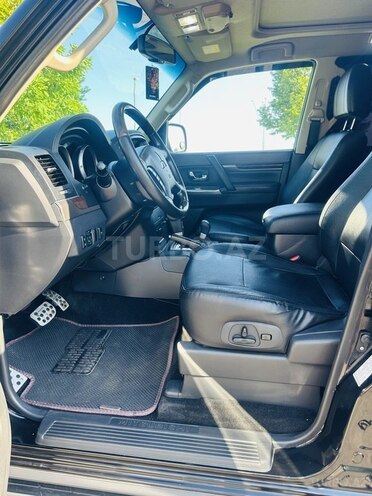 Mitsubishi Pajero-13