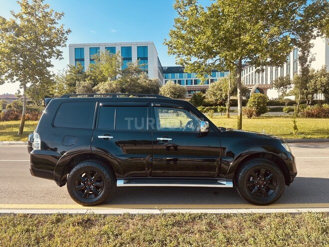 Mitsubishi Pajero-8