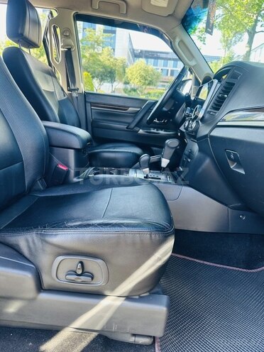 Mitsubishi Pajero-15
