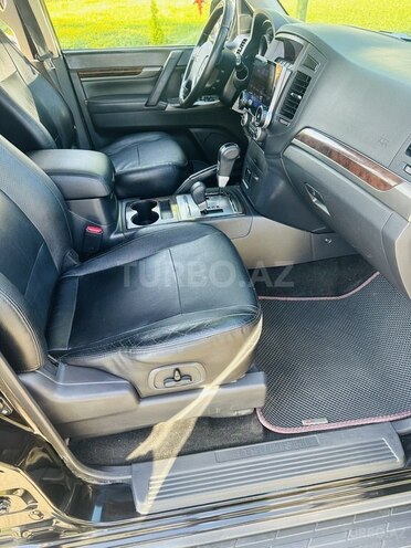 Mitsubishi Pajero-16