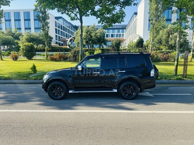 Mitsubishi Pajero-6