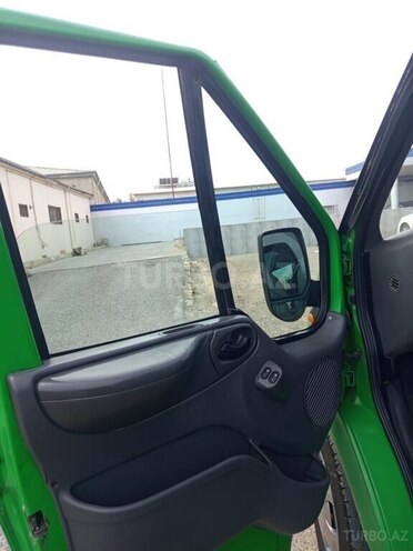 Ford Transit-4