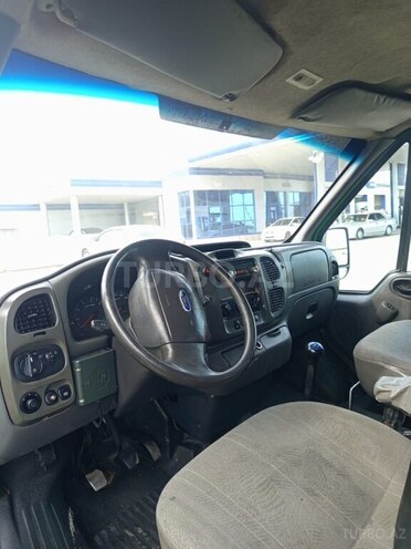 Ford Transit-2