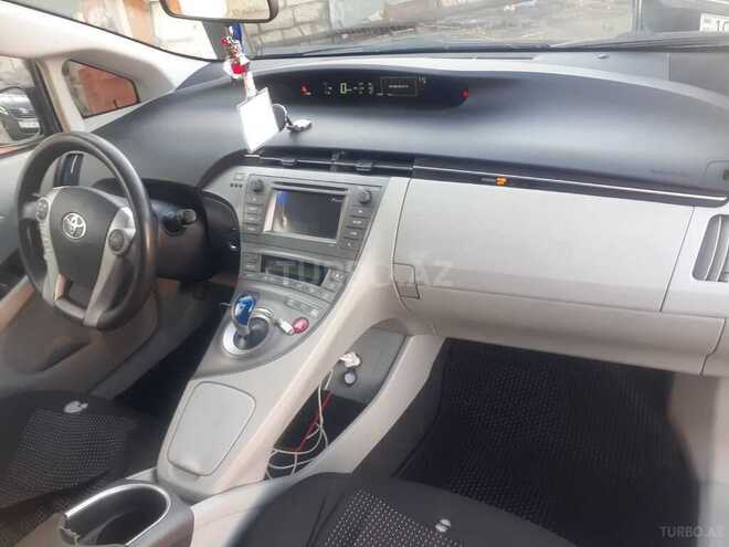 Toyota Prius-6