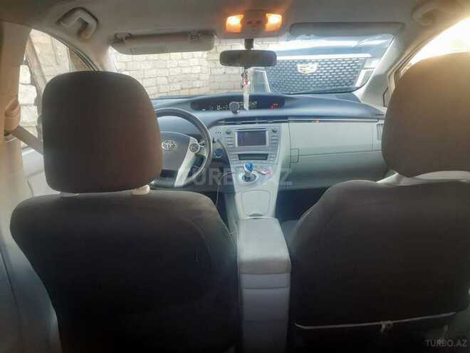 Toyota Prius-7