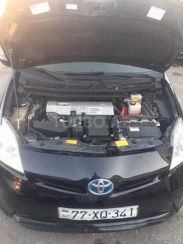 Toyota Prius-5