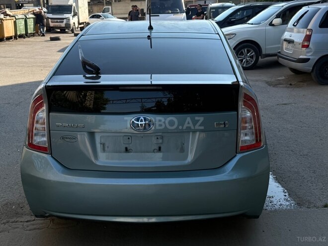 Toyota Prius-8