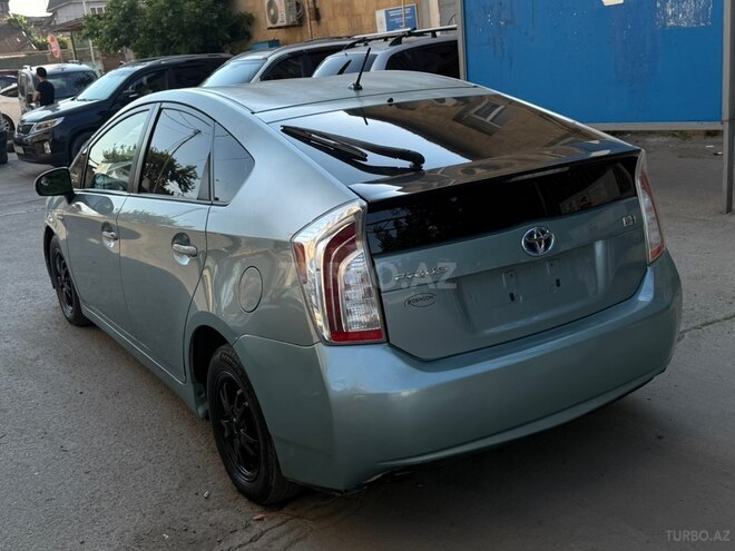 Toyota Prius-7