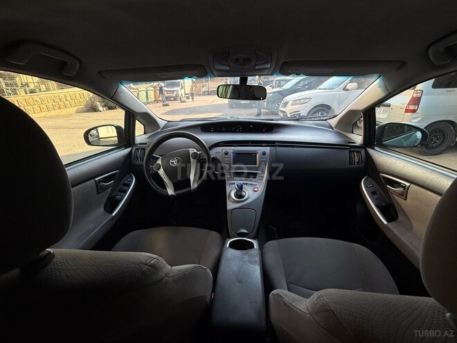 Toyota Prius-10