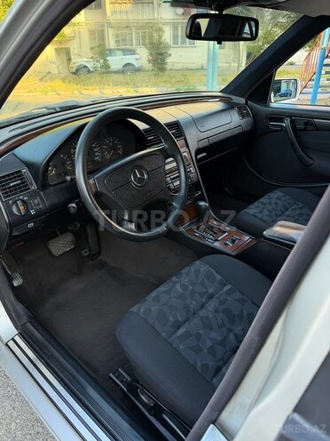 Mercedes C 200-11