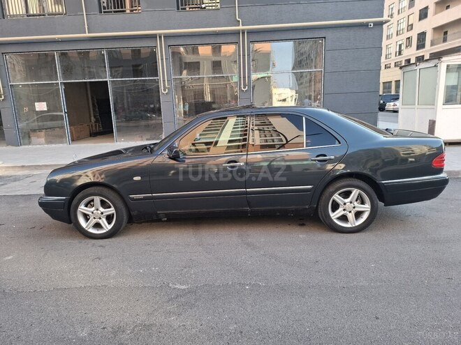 Mercedes E 200-2